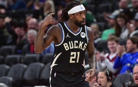 开云体育官网-密尔沃基雄鹿转会期回应争议，志在NBA季后赛名次提升，信心回归，身体对抗强度拉满的简单介绍